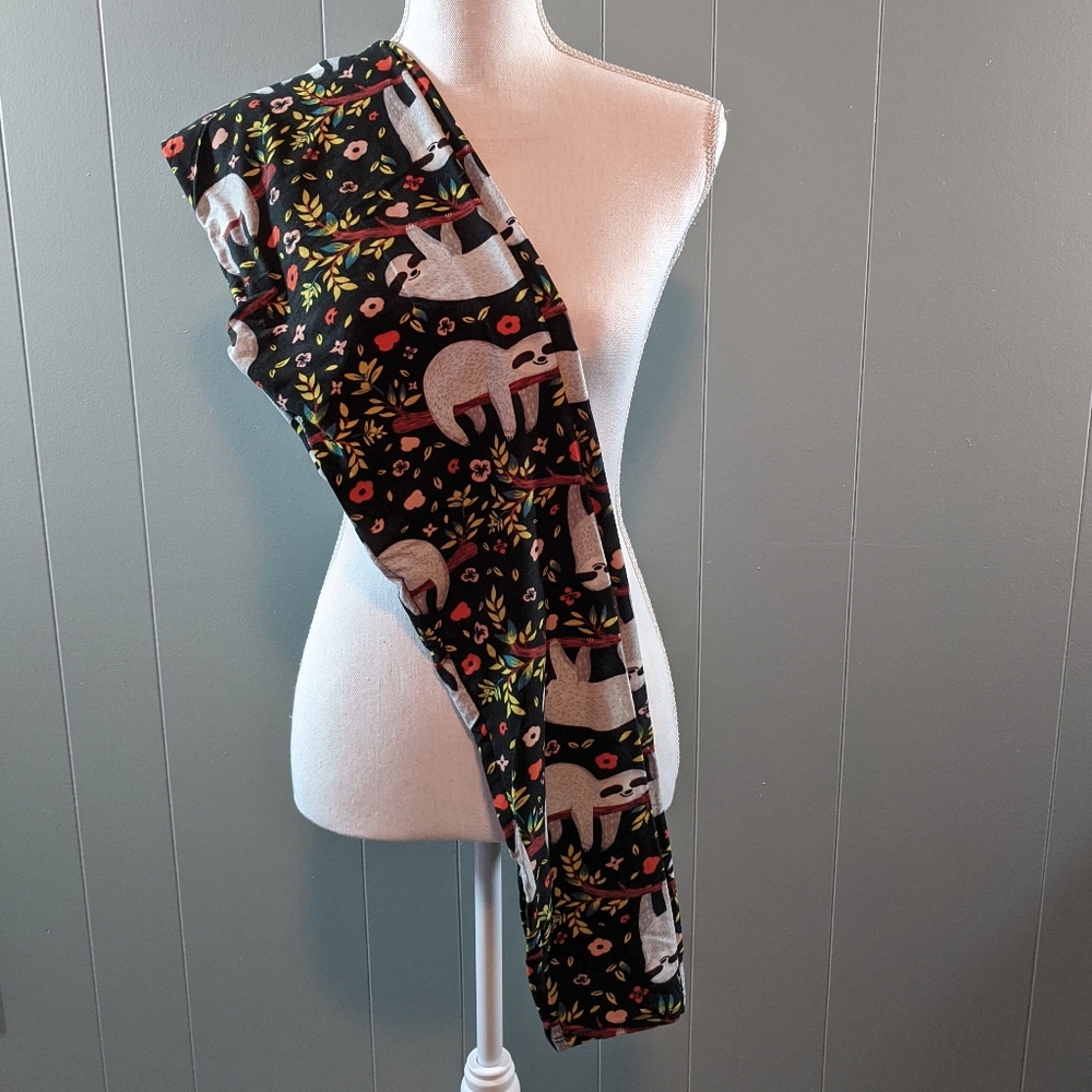 Agnes and Dora S/M Sloth Leggings